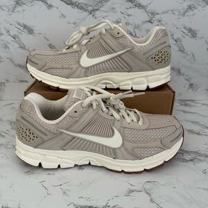 Nike Zoom Vomero 5 Light Taupe Orewood Shoes FZ3780 Men Size 11/ Women Size 12.5